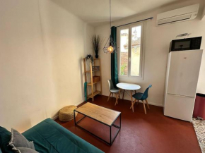 Mignon Petit Appart Joliette terrasse 2min Metro